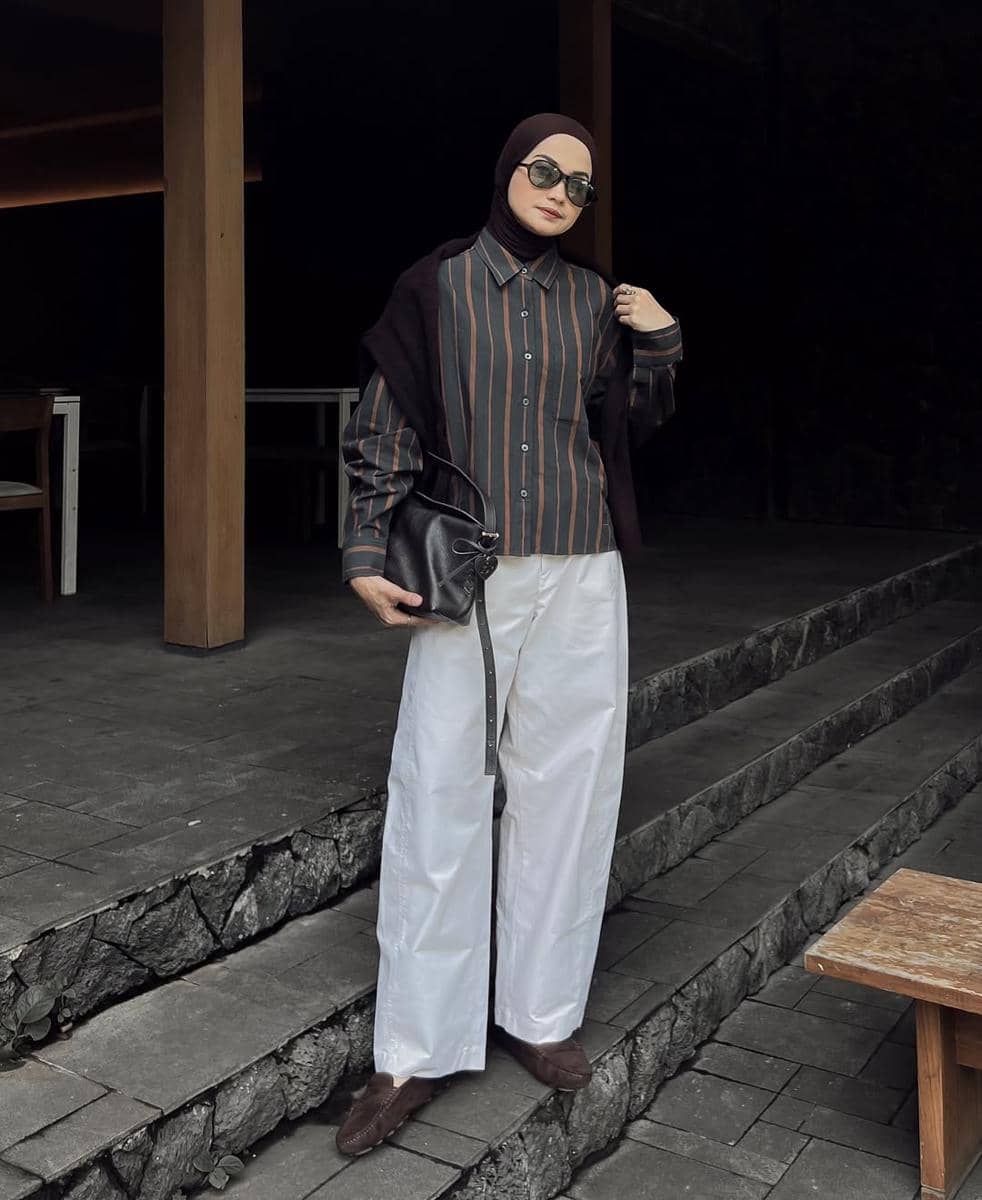 Gaya Serba Cokelat ala Anggita Kusuma