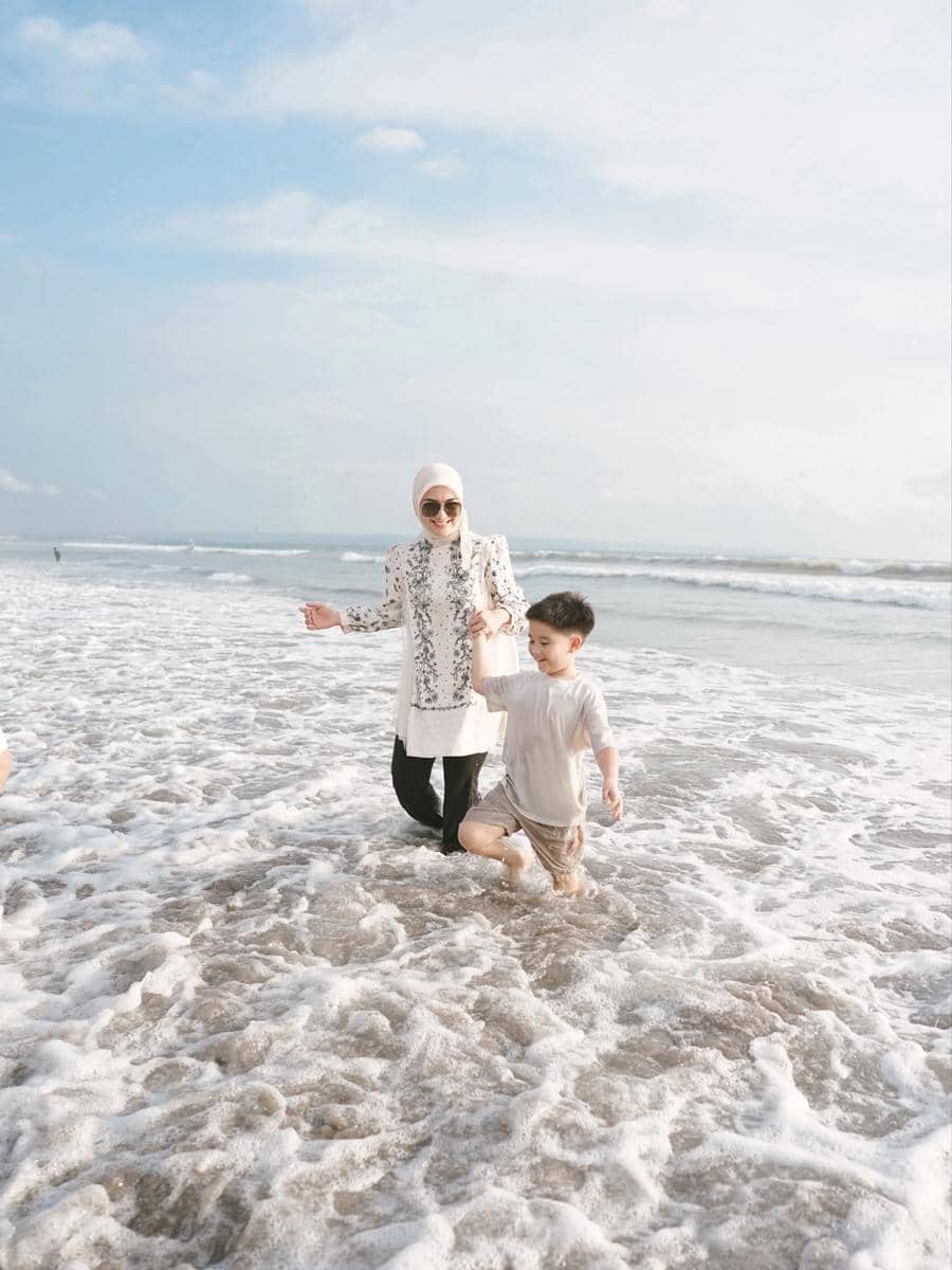 Citra Kirana dan Rezky Adhitya liburan