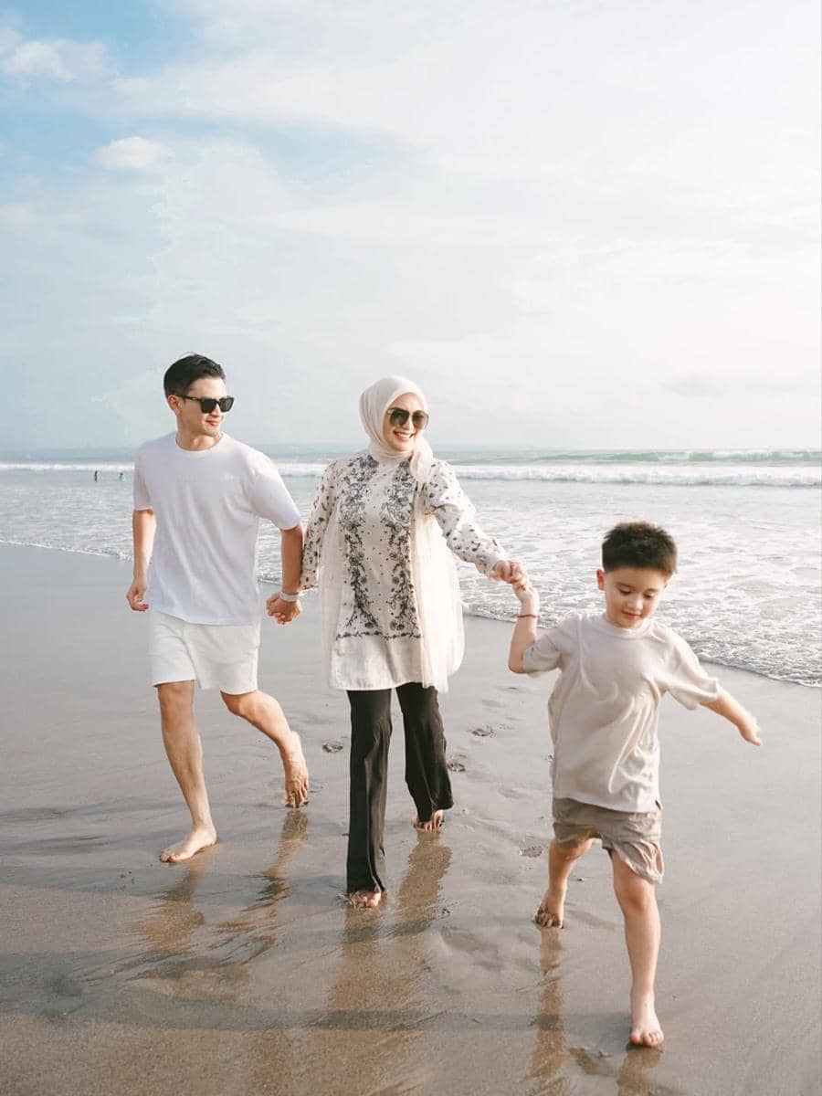 Citra Kirana dan Rezky Adhitya liburan