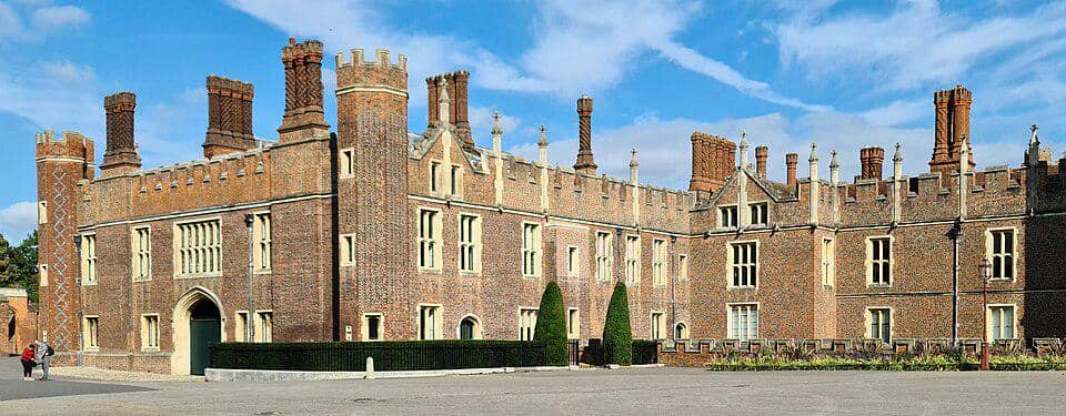 Istana Hampton Court di Inggris
