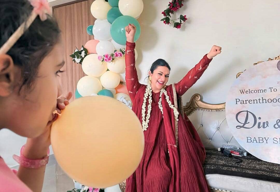 8 Momen Baby Shower Divyanka Tripathi, Kejutan dari Teman