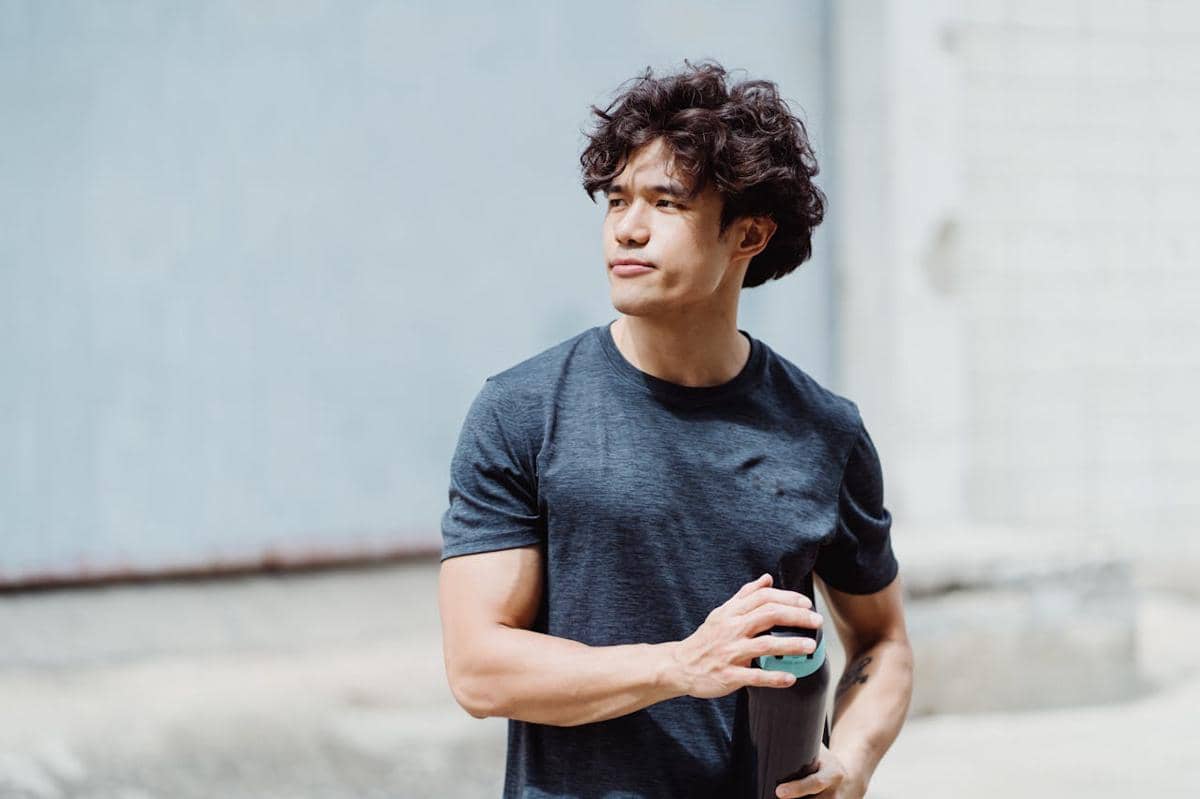 5 Cara Mengatasi Rambut Kering dan Mengembang, Cowok Wajib Tahu!