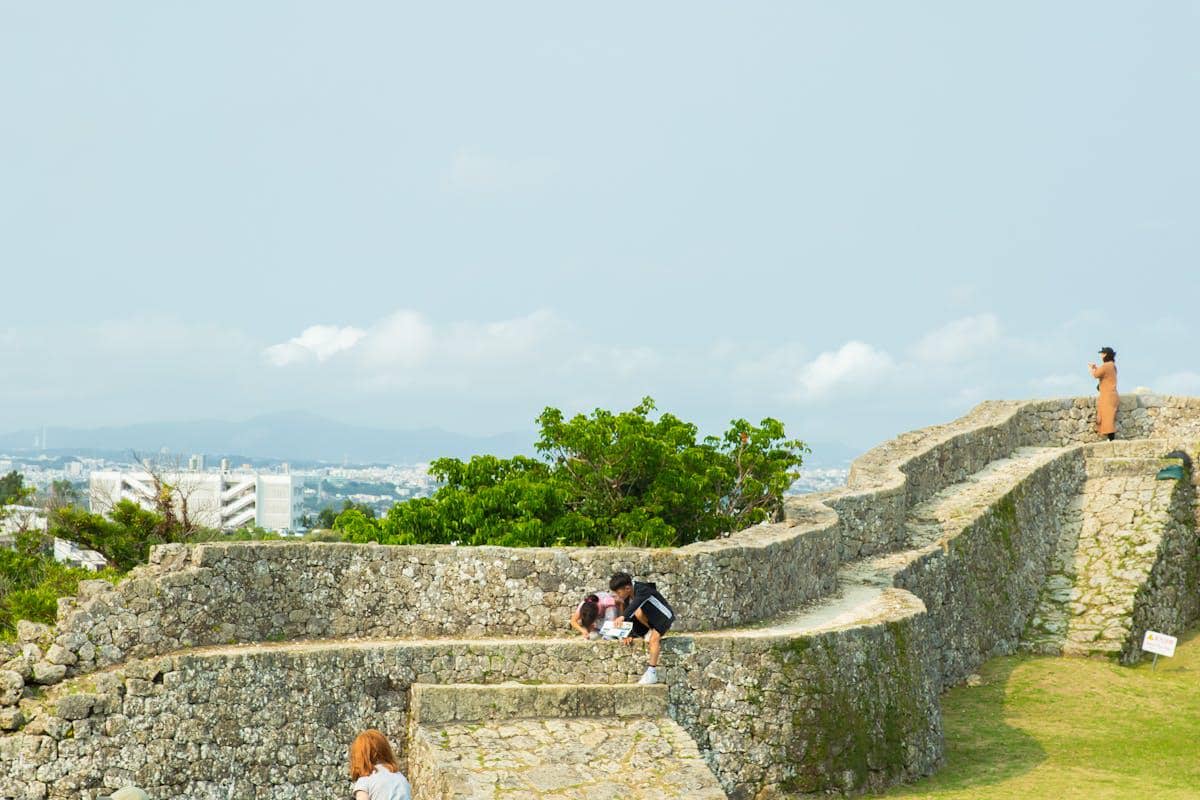 ilustrasi benteng di Okinawa