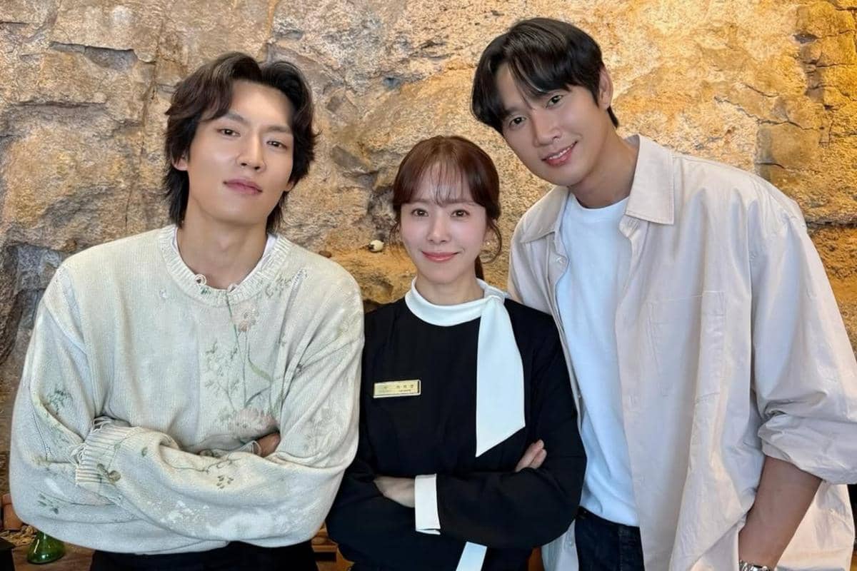 7 Potret di Balik Layar Pemeran The Practical Guide to Love, Seru!