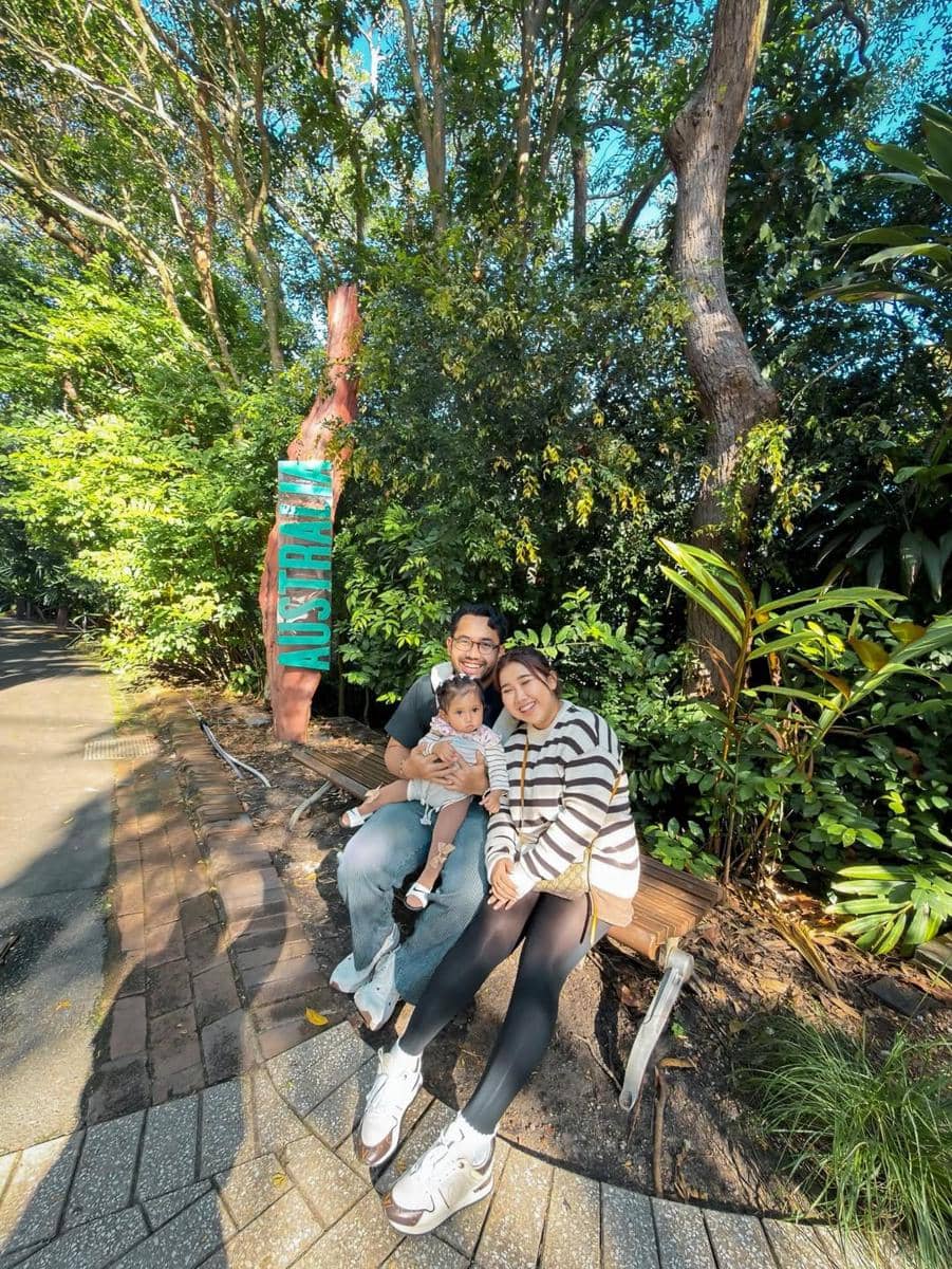  Kiky Saputri ajak keluarga ke Taronga Zoo di Sydney