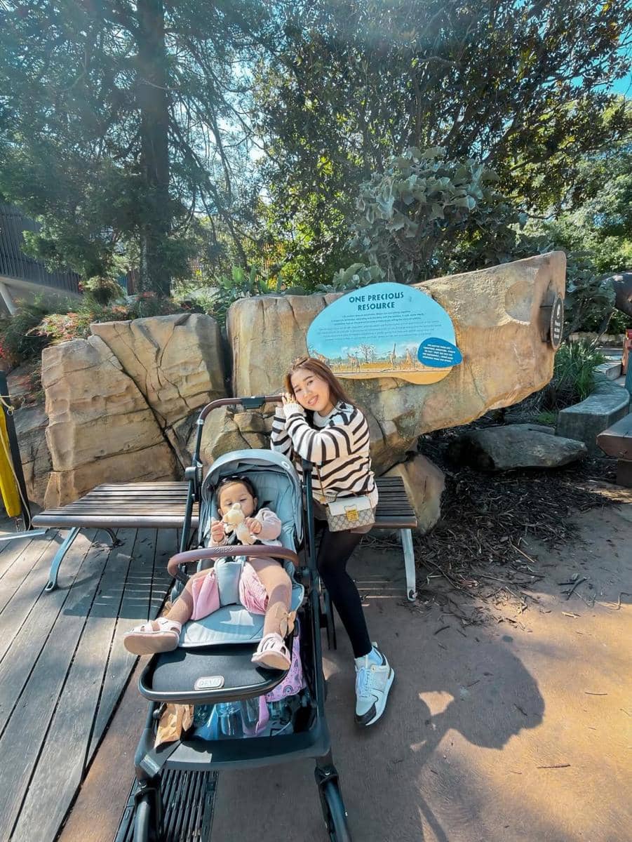  Kiky Saputri ajak keluarga ke Taronga Zoo di Sydney