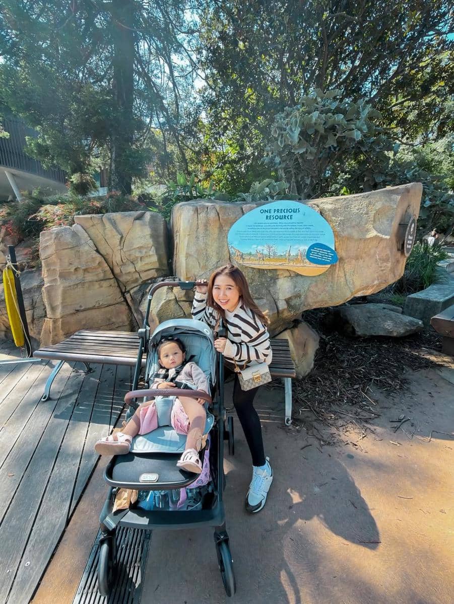  Kiky Saputri ajak keluarga ke Taronga Zoo di Sydney