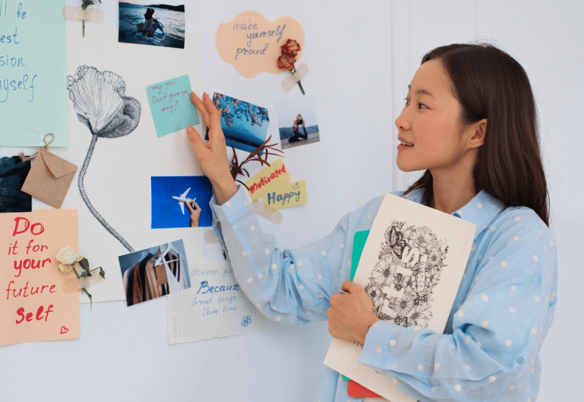 ilustrasi seorang perempuan menentukan mind map