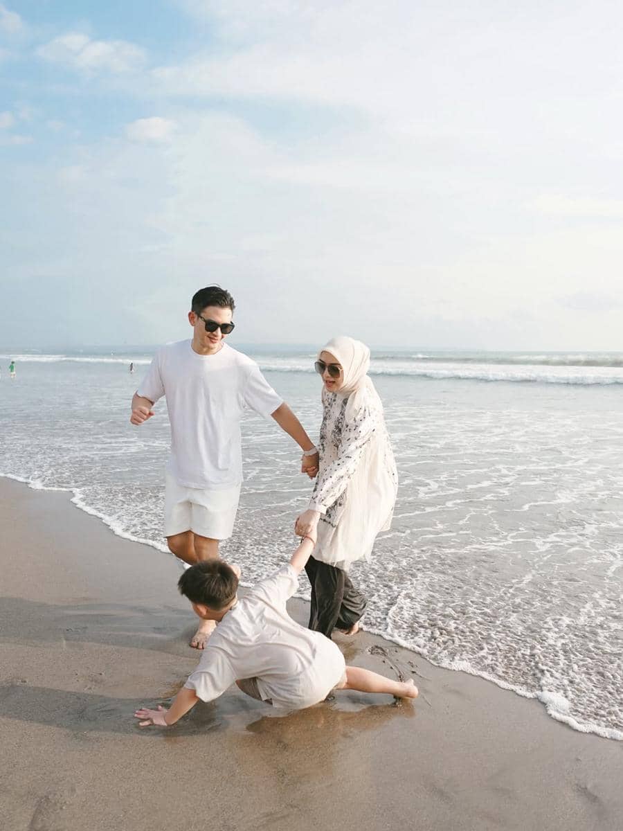 Citra Kirana dan Rezky Adhitya liburan