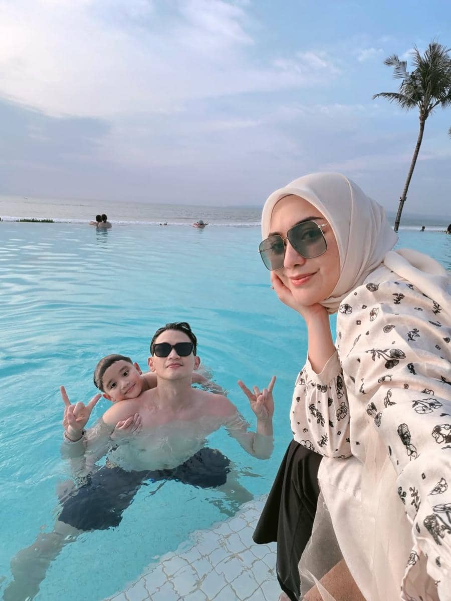 Citra Kirana dan Rezky Adhitya liburan