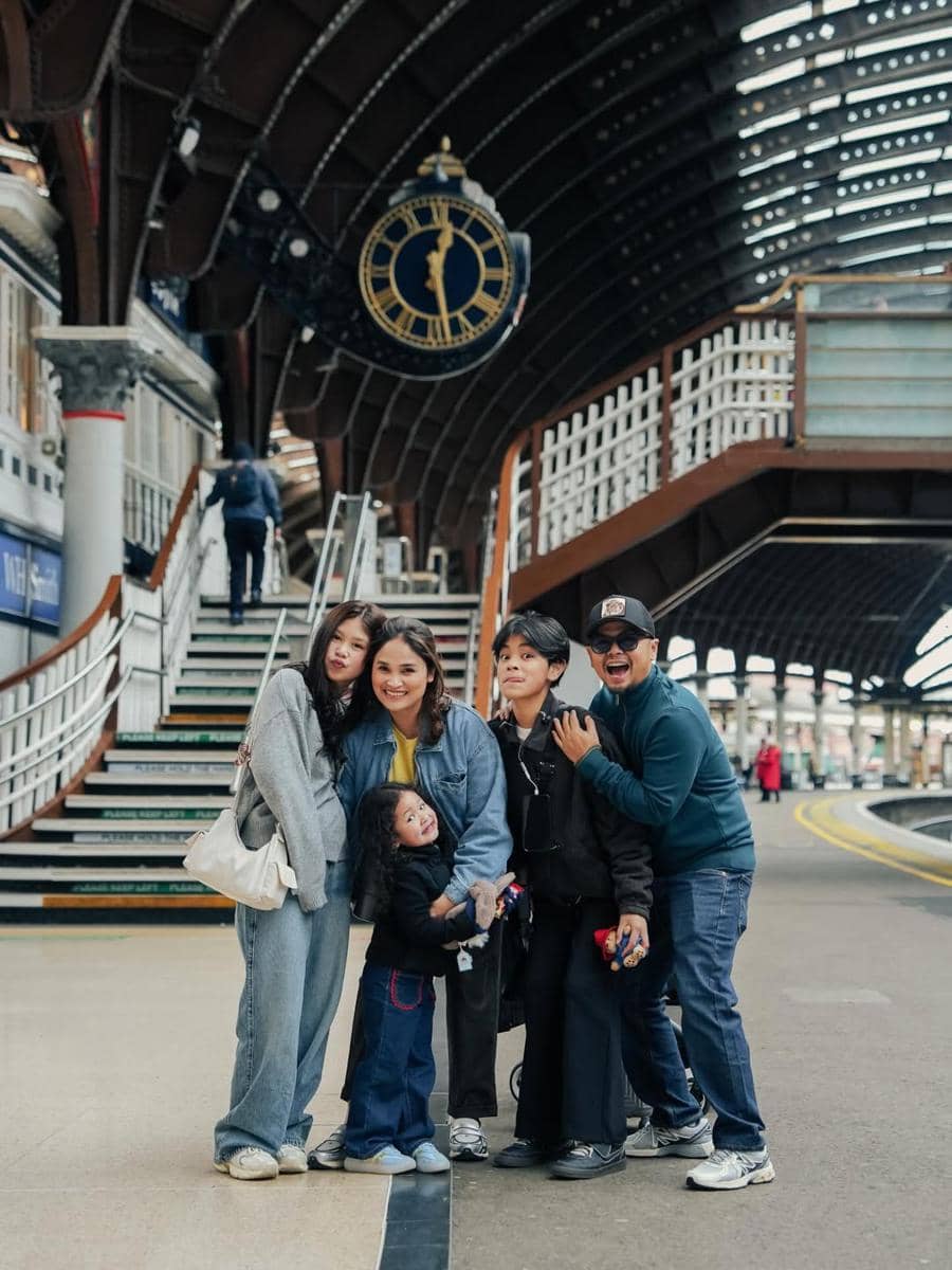 Wendi Cagur dan keluarga liburan