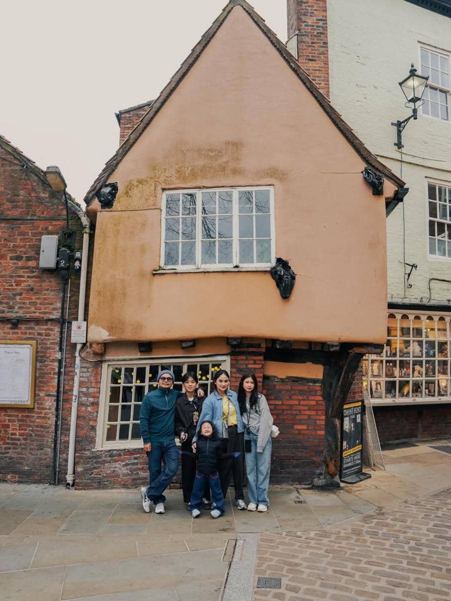 Wendi Cagur dan keluarga liburan