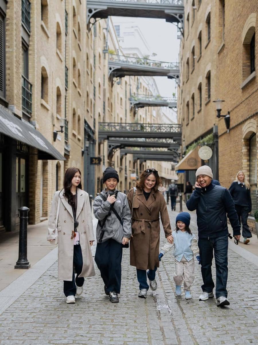 Wendi Cagur dan keluarga liburan