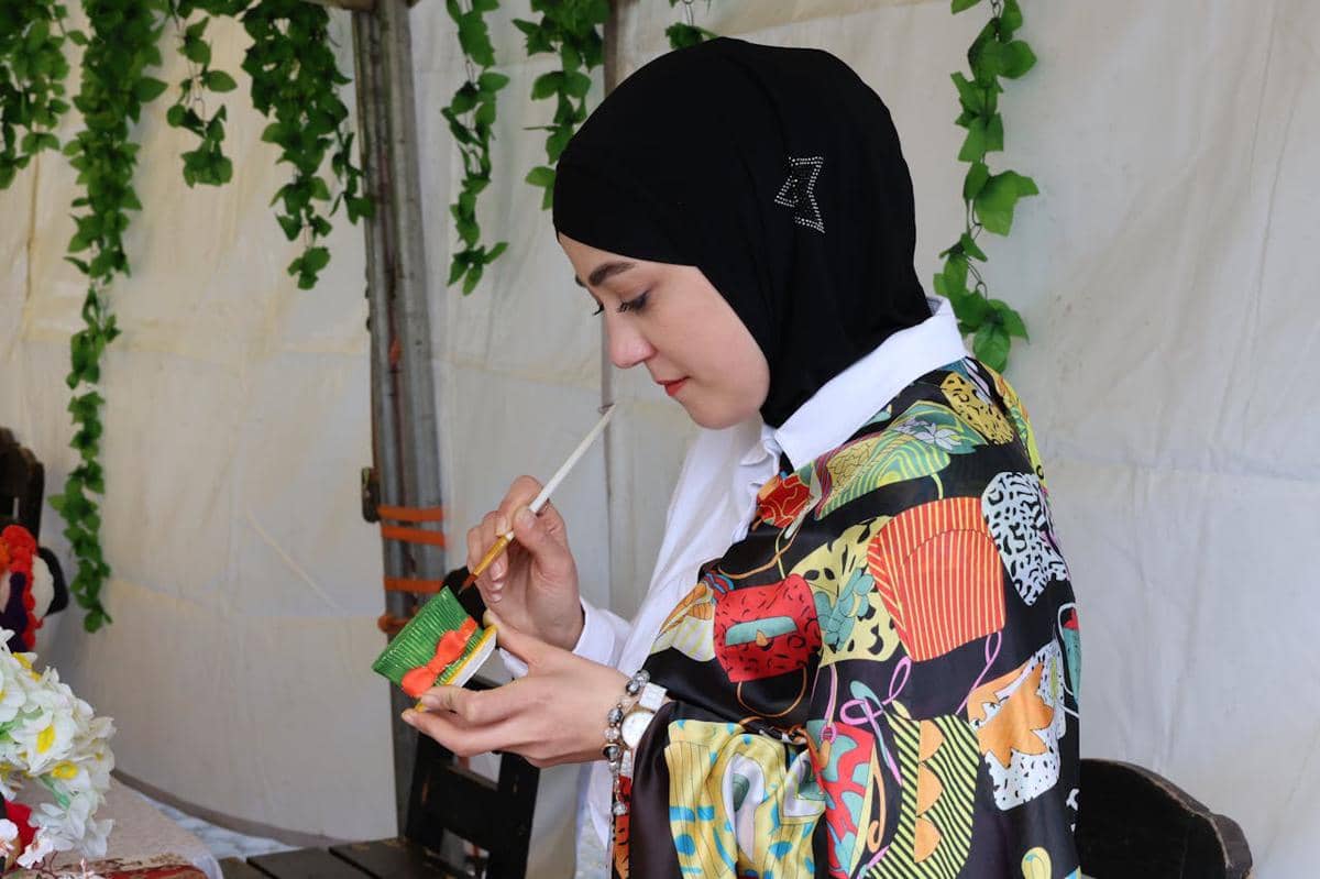 5 Ide Memanfaatkan Wadah Bekas Kuker Lebaran, Bisa Jadi Pot Tanaman!