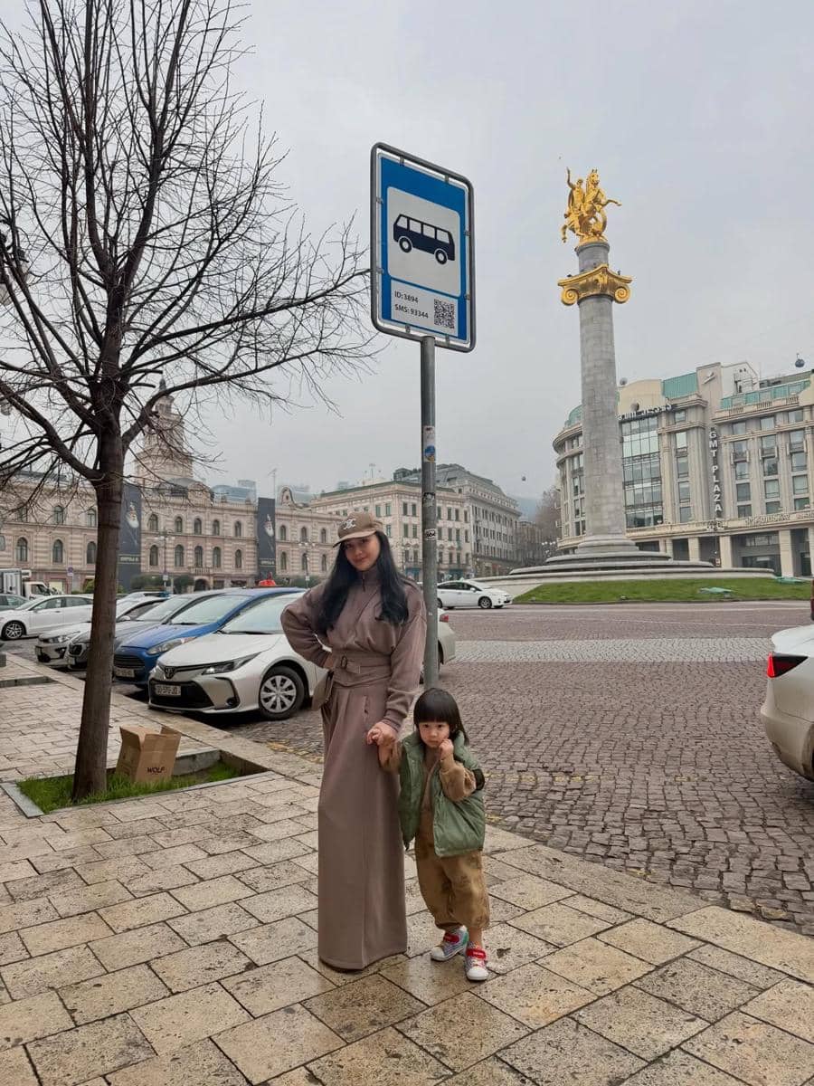 OOTD ibu-anak Denise Chariesta