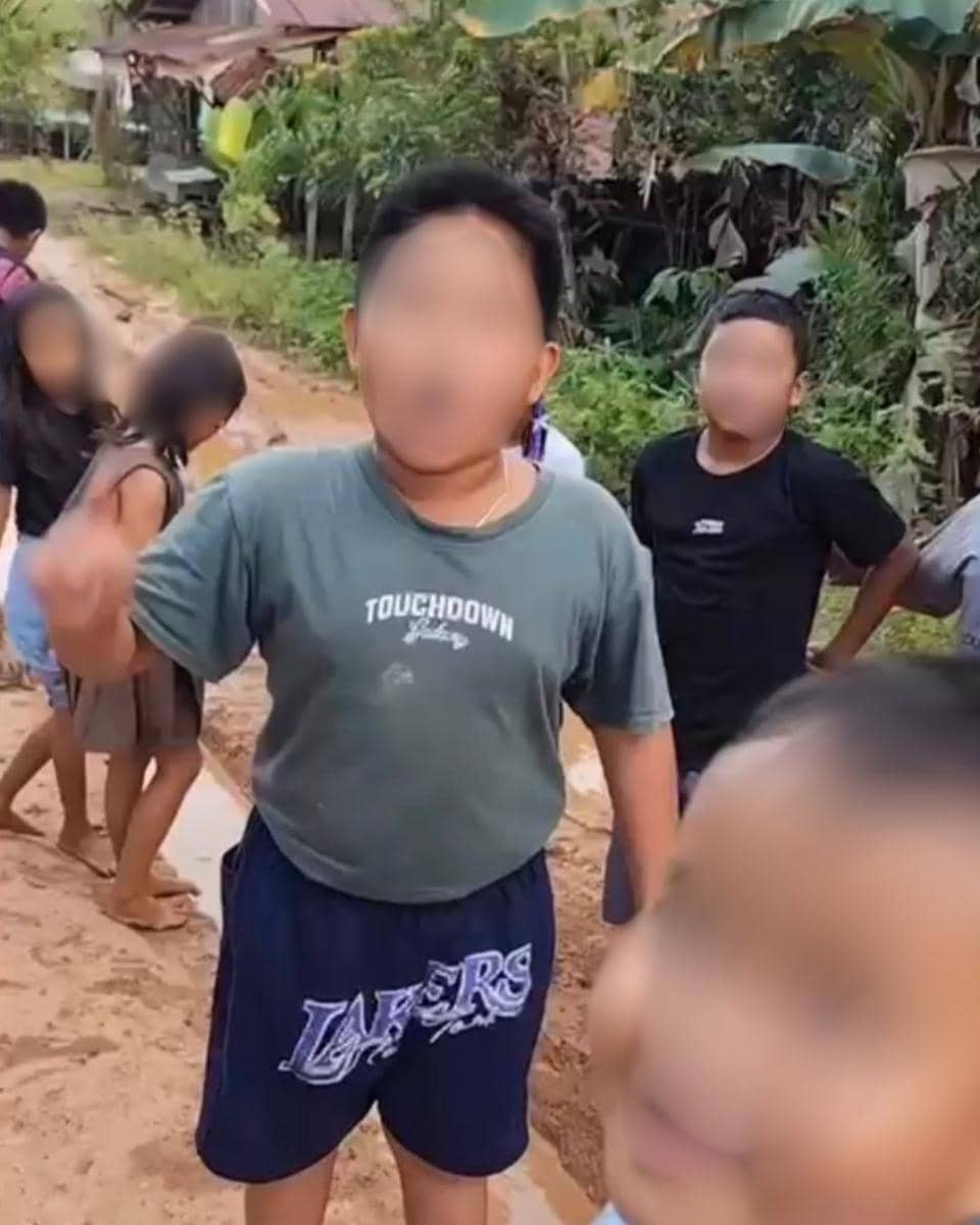 Viral anak di Kalbar kritik pemerintah atas jalan rusak. (Dok.tangkapan layar)