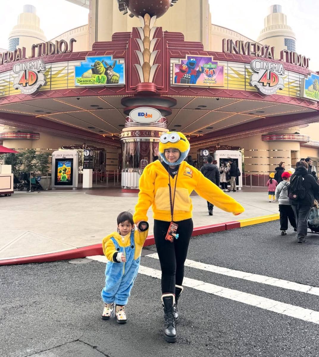 OOTD ibu-anak Denise Chariesta