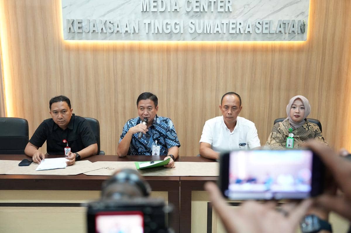 Prees Rilis penetapan 8 tersangka pemberian fasilitas kredit bank BRI (Dok: Kejati Sumsel)