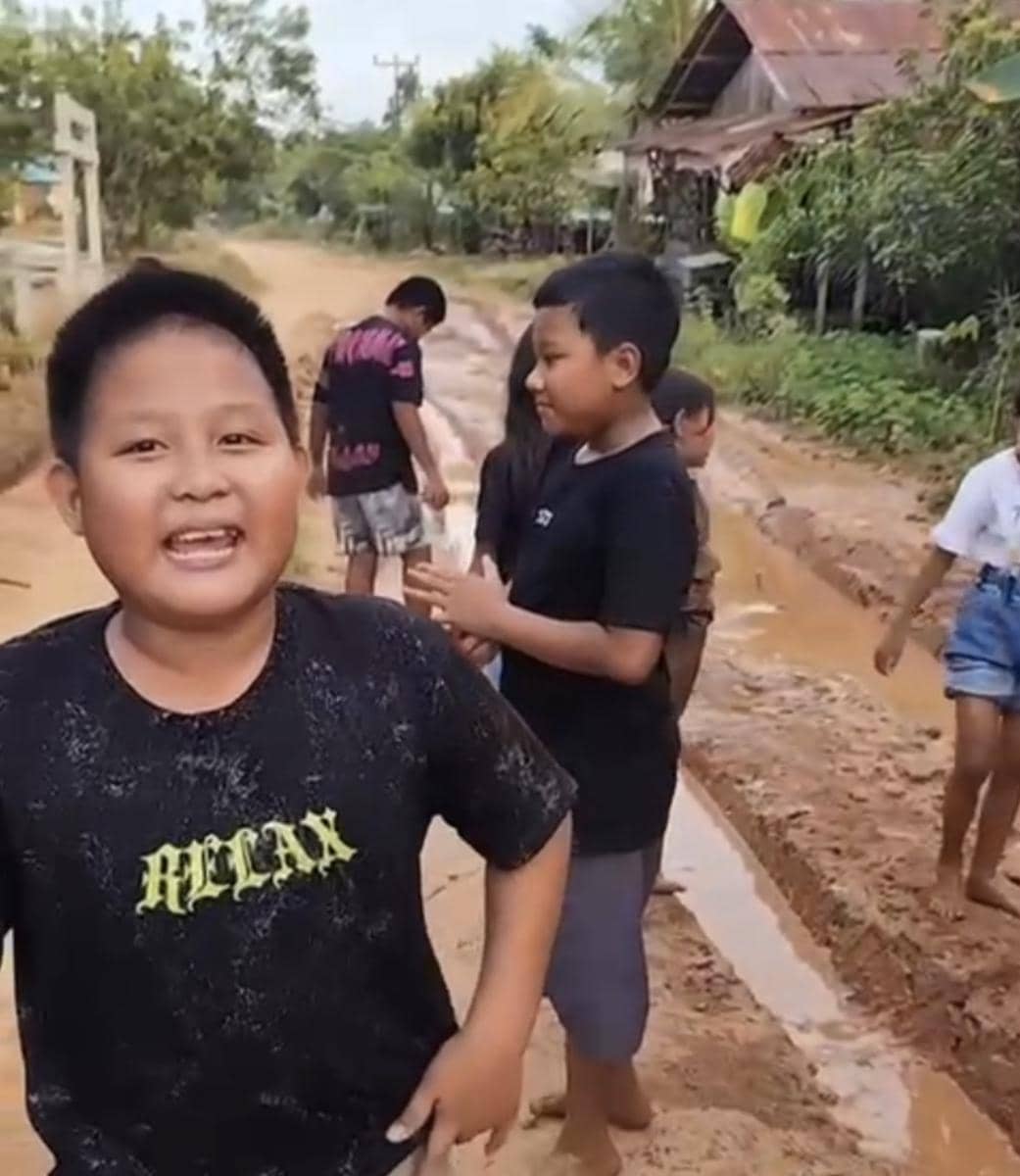 Anak di Kalbar Kritik Jalan Rusak, Mau Tukar Gubernur Norsan dengan KDM