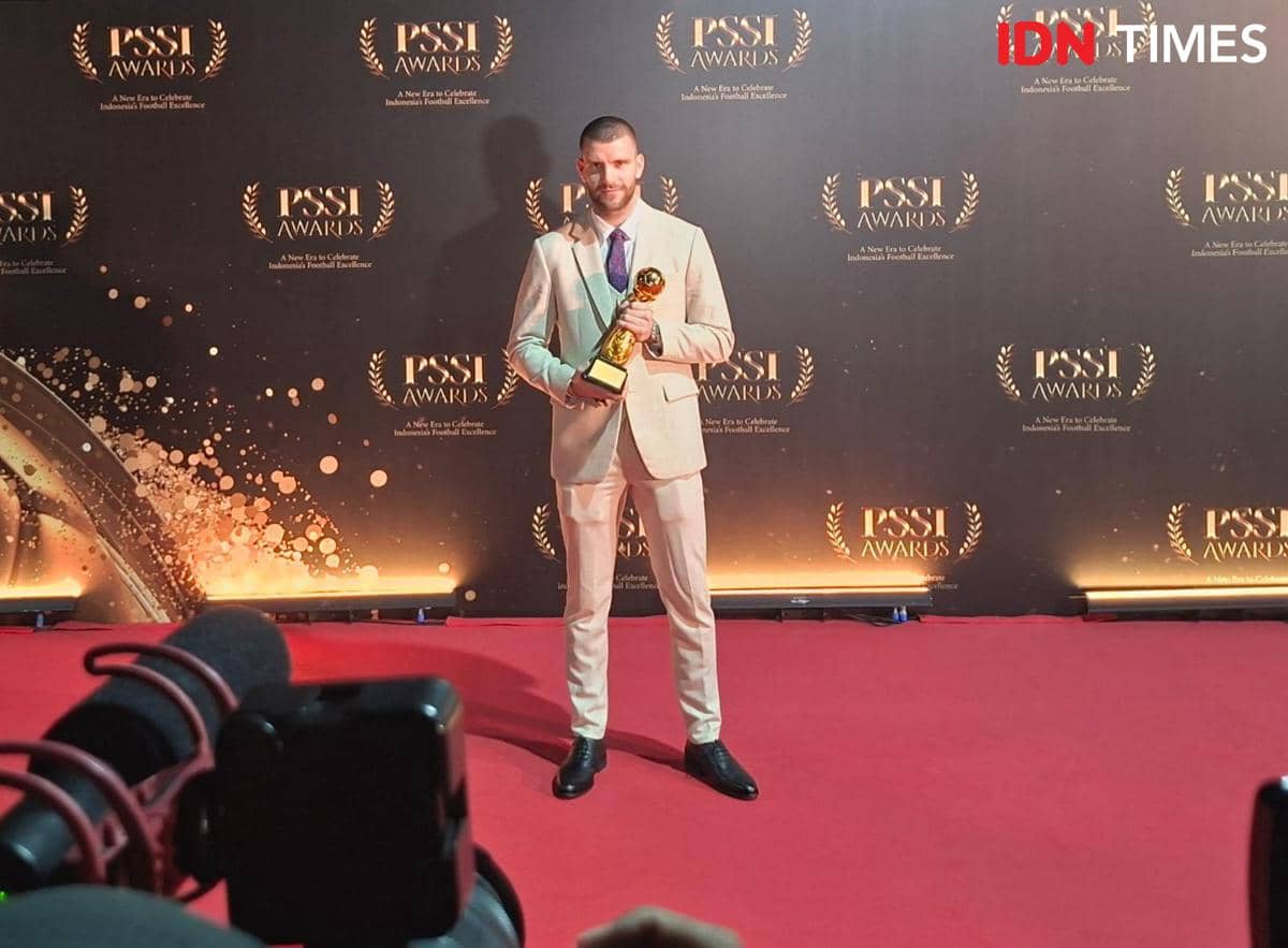 Maarten Paes mendapatkan penghargaan Men’s Goal Keeper of the Year PSSI Awards 2026 (IDN Times/Margith Damanik)