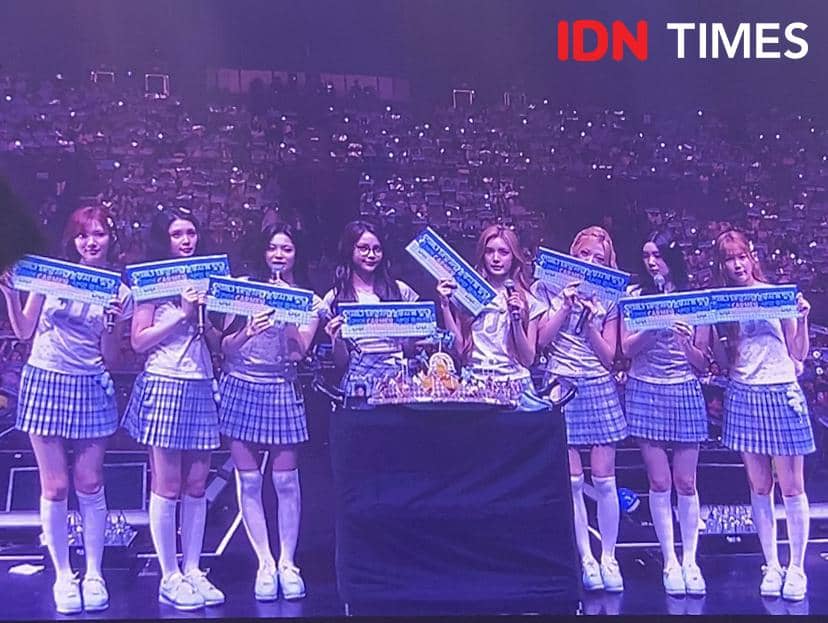 potret fan meeting Hearts2Hearts di Tennis Indoor Senayan, Sabtu (28/3/2026)