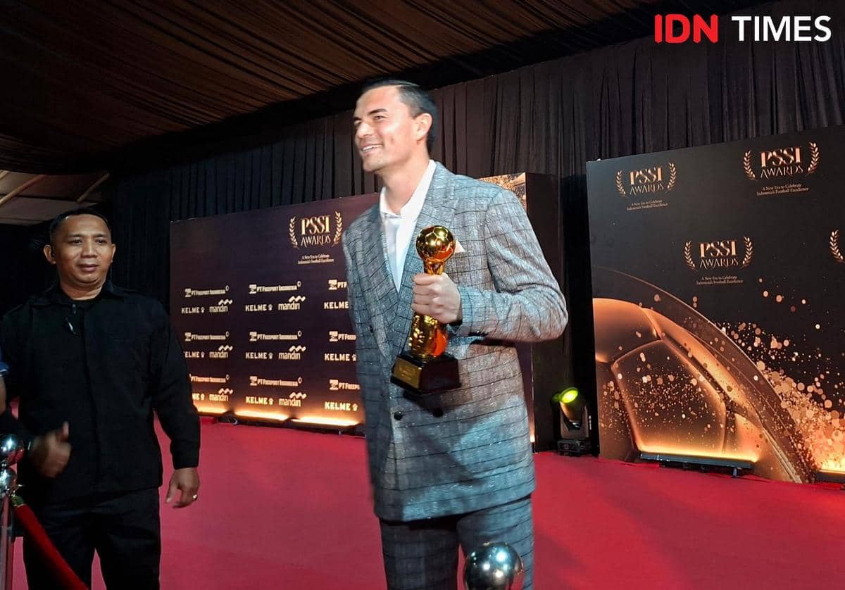 Emil Audero menerima penghargaan Save of the Year di PSSI Awards 2026 (IDN Times/Margith Damanik)