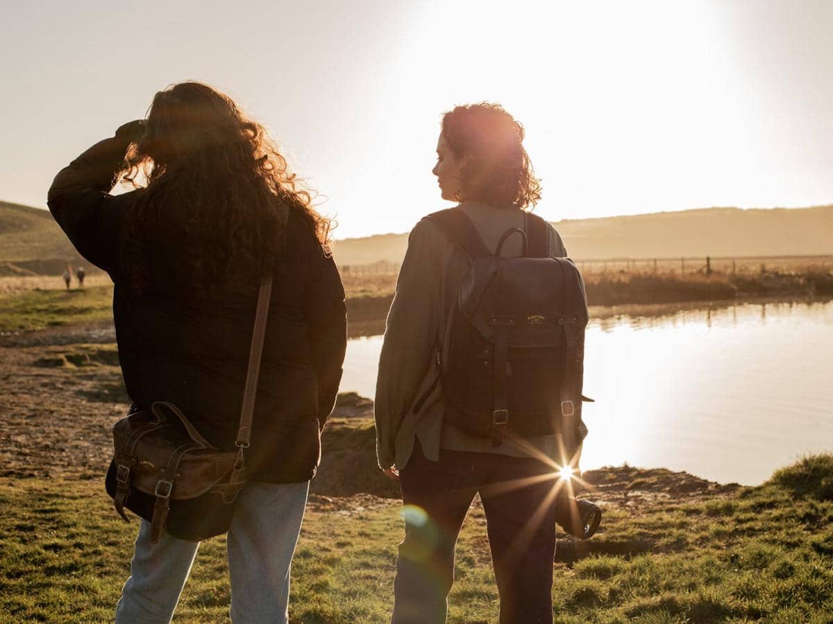 Ilustrasi melihat sunset