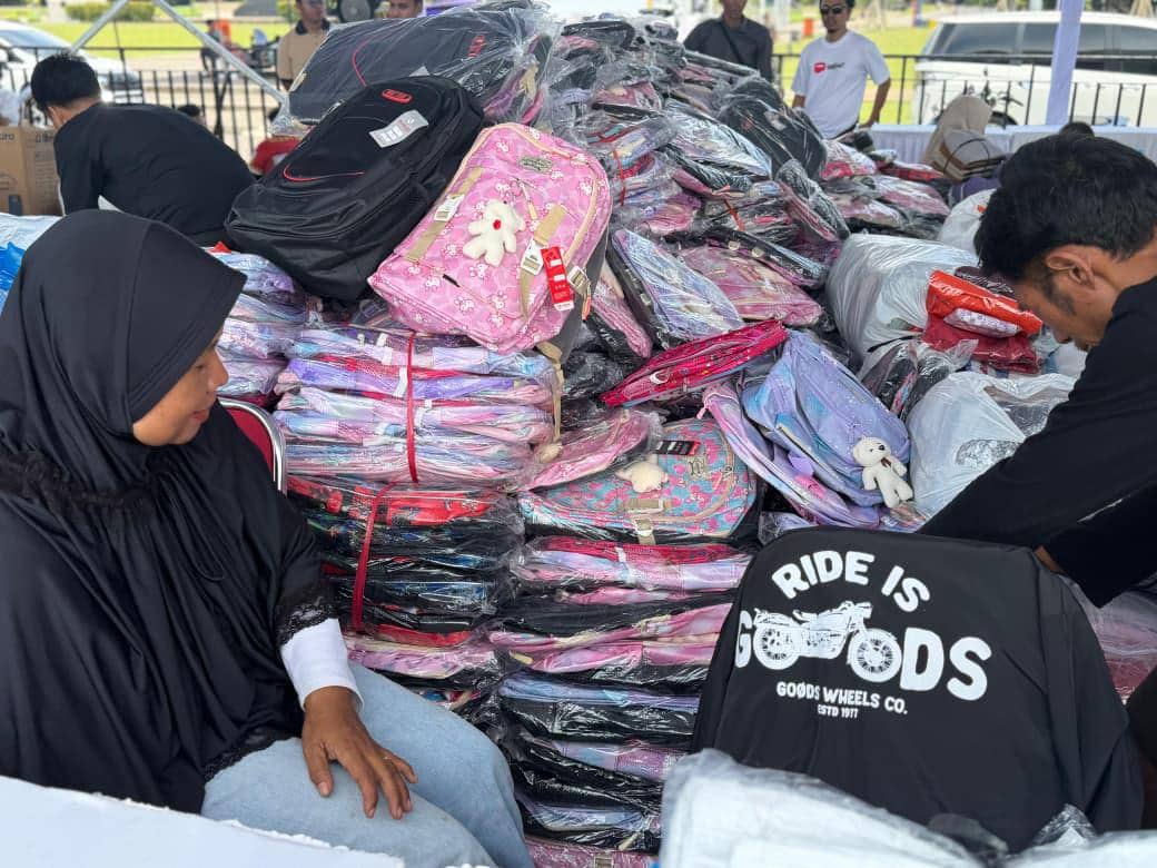 Bazar dan hiburan rakyat di kawasan Monas, Sabtu (28/3/2026)