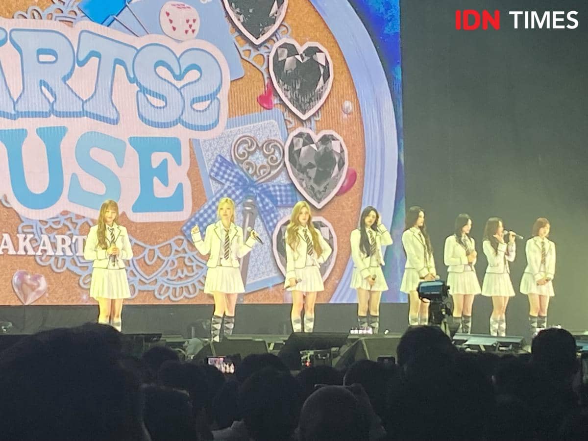 potret fan meeting Hearts2Hearts di Tennis Indoor Senayan, Sabtu (28/3/2026) 