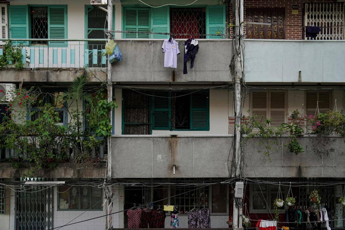 5 Alasan Orang Rela Ngekos di Tempat Angker, Berani Banget?