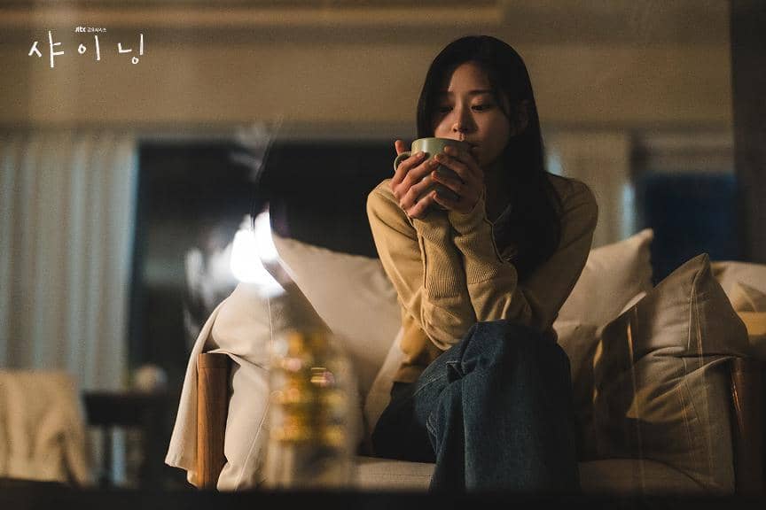 3 Alasan Kuat Mo Eun A Memilih Kembali ke Tongyeong di Still Shining