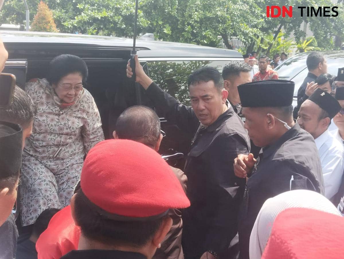 Megawati Ziarah ke Makam Bung Karno, Doakan Kedamaian Dunia