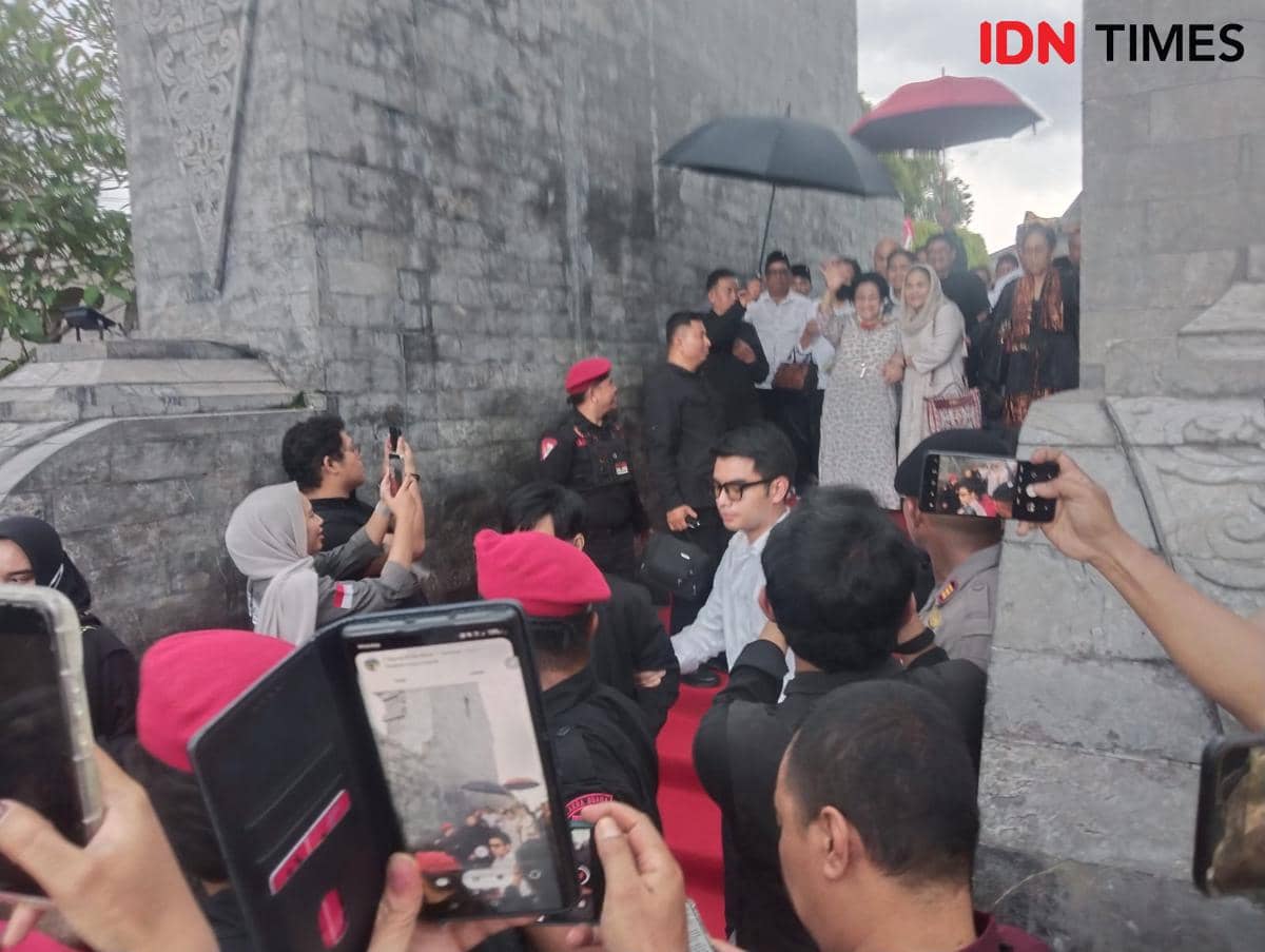 Ketua Umum PDIP, Megawati Sukarno Putri saat berziarah ke makam Bung Karno. IDN Times/Bramanta Pamungkas