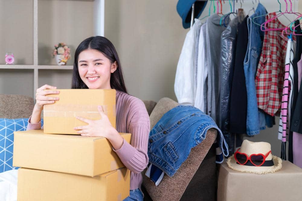 ilustrasi merapikan barang