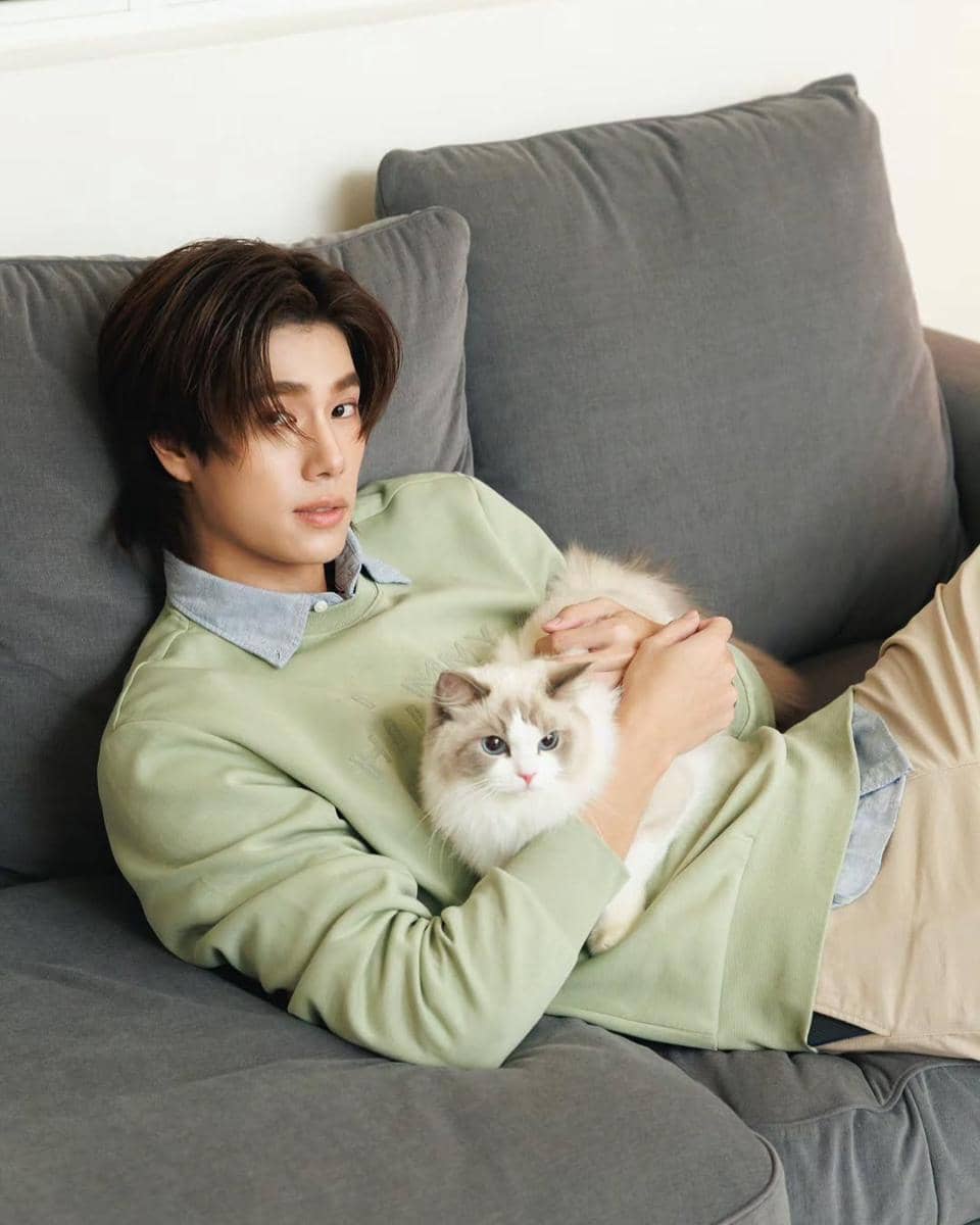 potret Phuwin Tangsakyuen