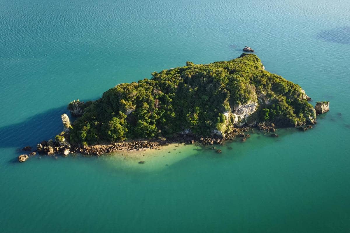 ilustrasi pulau (Czarinah Philline Rayray)