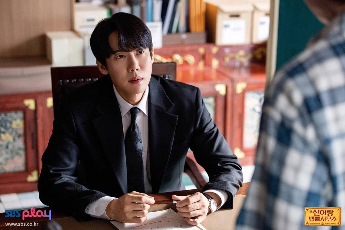 Cuplikan drama Korea Phantom Lawyer
