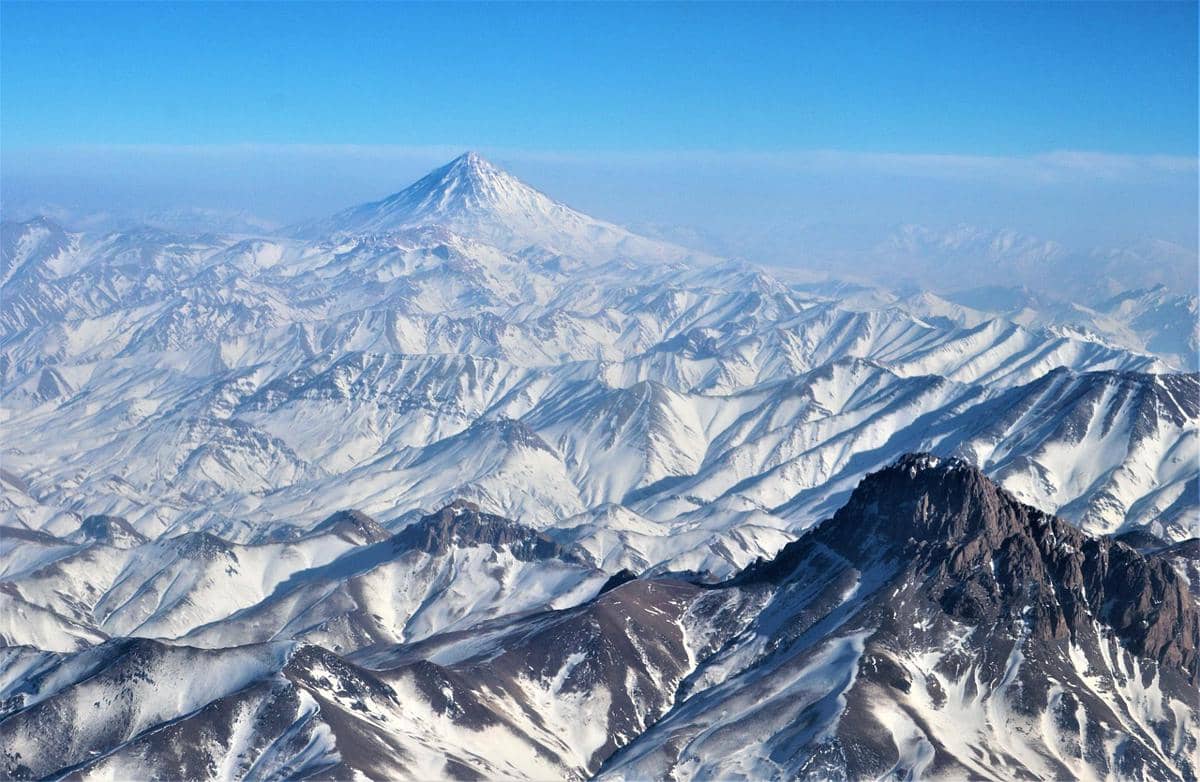 ilustrasi Damavand Mountain (pixabay.com/MacieicaM)