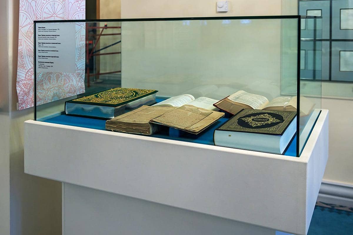 potret koleksi Al-Qur'an di dalam Masjid Katedral Moskow