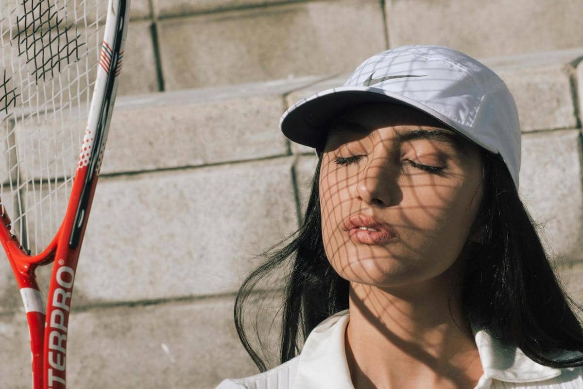 ilustrasi perempuan berolahraga