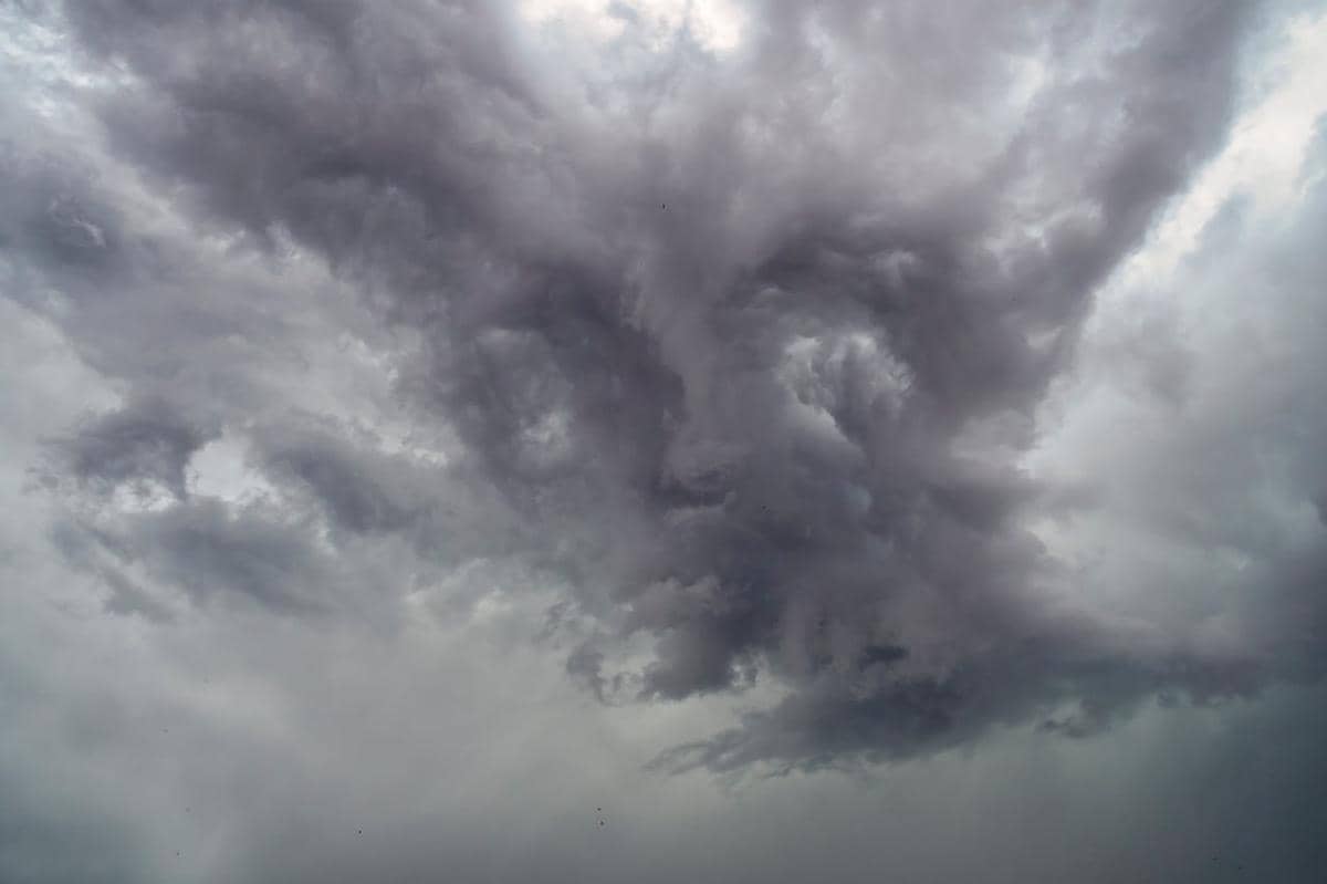 ilustrasi cuaca buruk