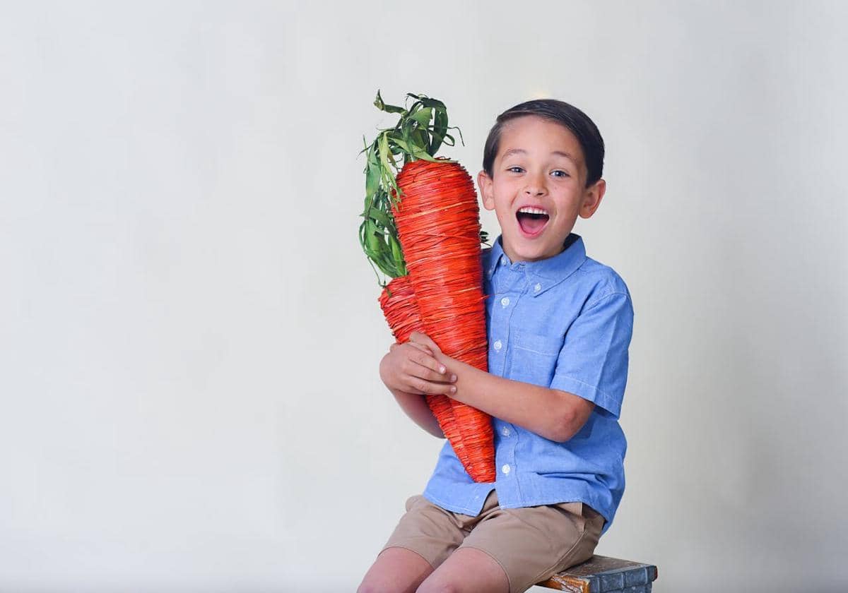 Ilustrasi anak dan wortel