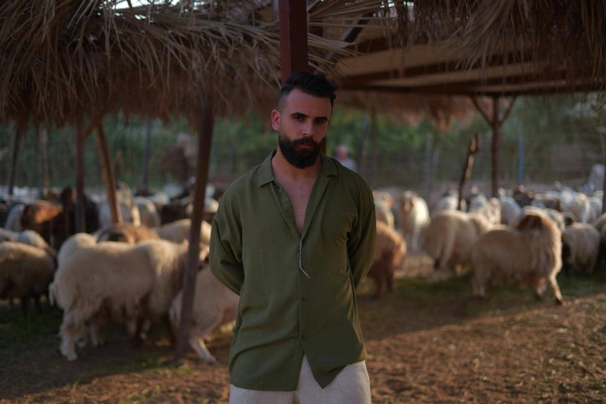 ilustrasi warna gelap untuk pria 