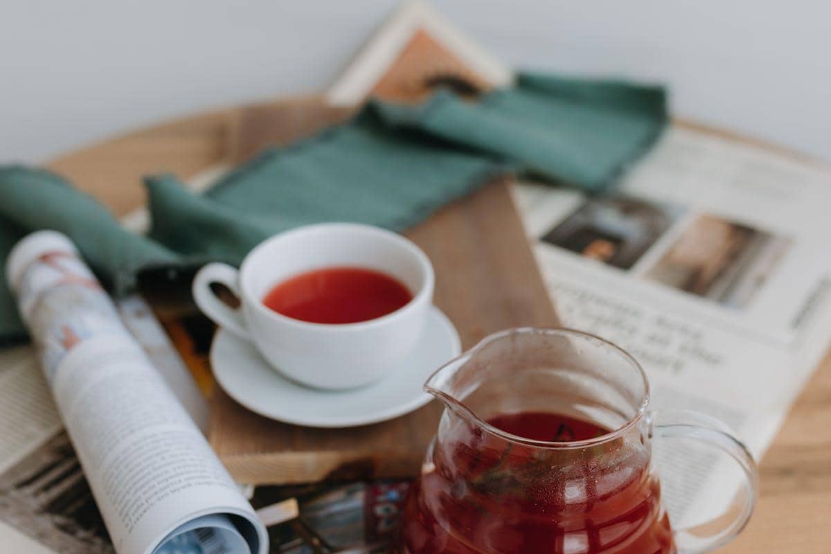 Ilustrasi menyimpan teh di kulkas