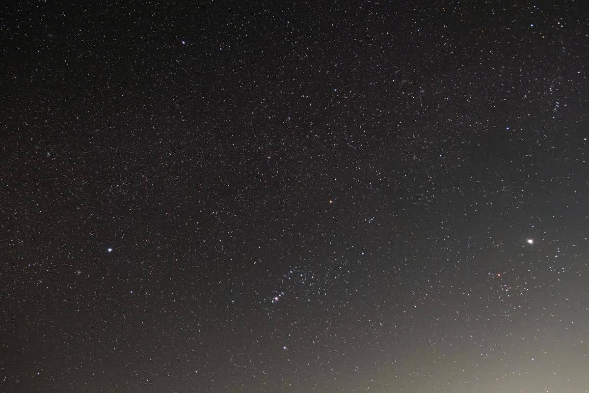 ilustrasi konjungsi venus dan plaides