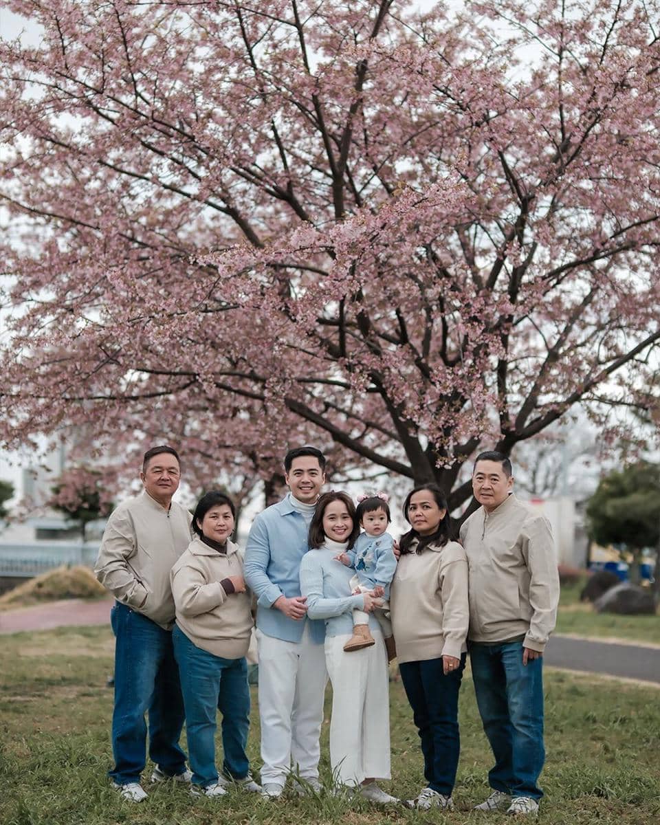 Gritte Agatha dan keluarga liburan di Jepang 