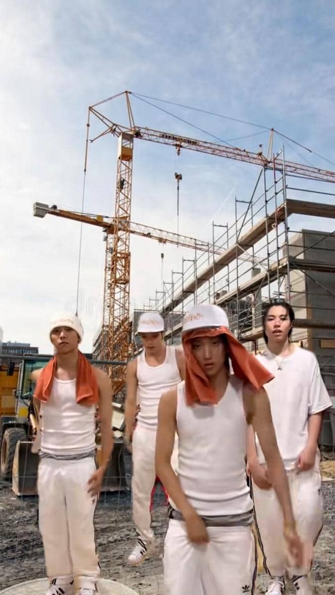 LNGSHOT di depan gedung lagi dibangun