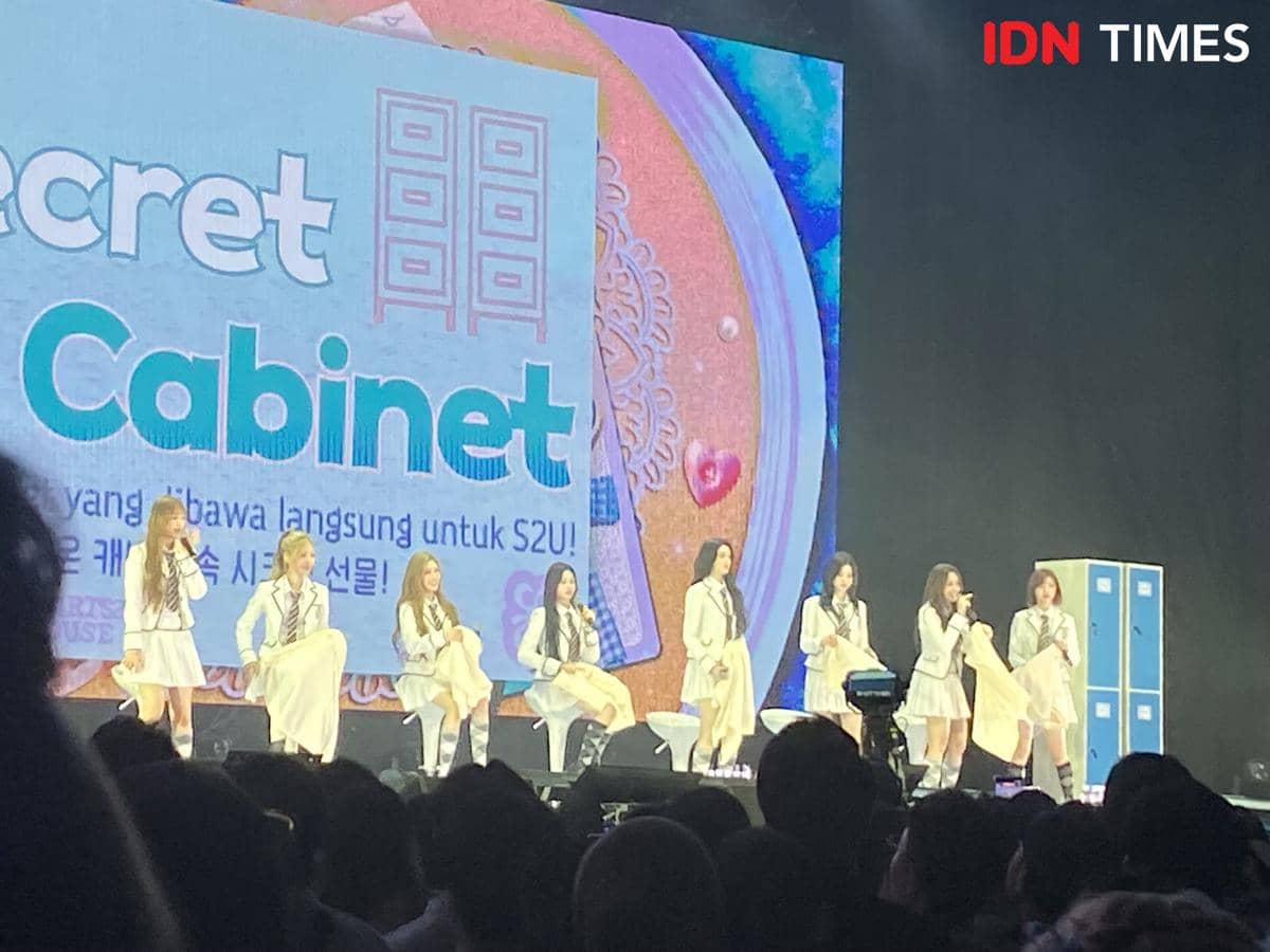 potret fan meeting Hearts2Hearts di Tennis Indoor Senayan, Sabtu (28/3/2026)