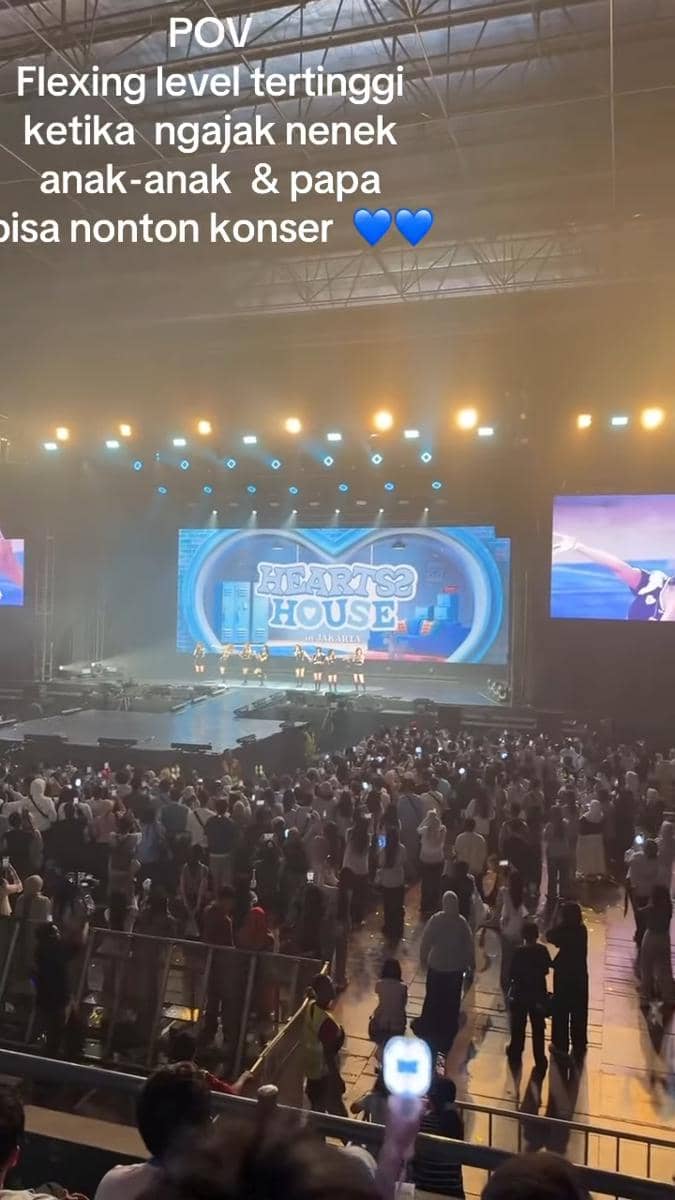 Keluarga Carmen nonton fan meeting Hearts2Hearts di Jakarta