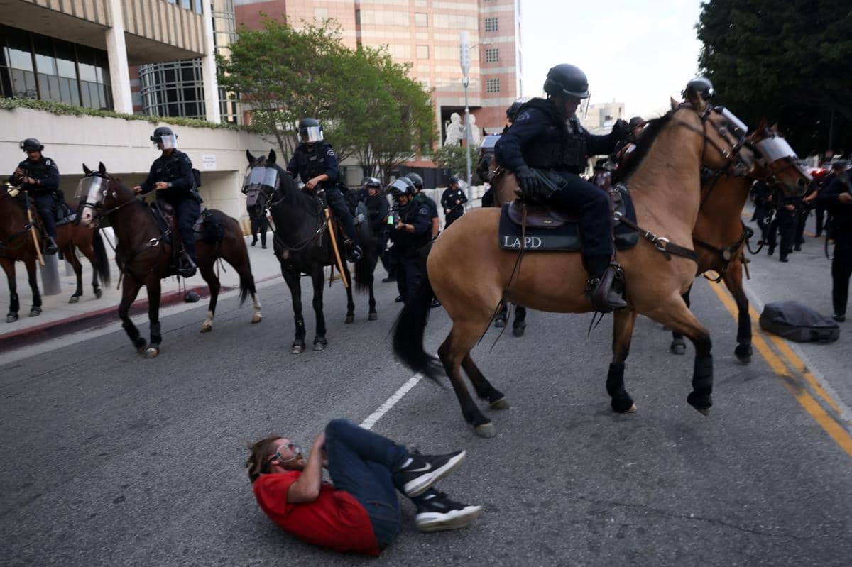 Demonstrasi No Kings menolak pemerintahan Presiden Donald Trump di Los Angeles, Amerika Serikat (AFP / Etienne Laurent)
